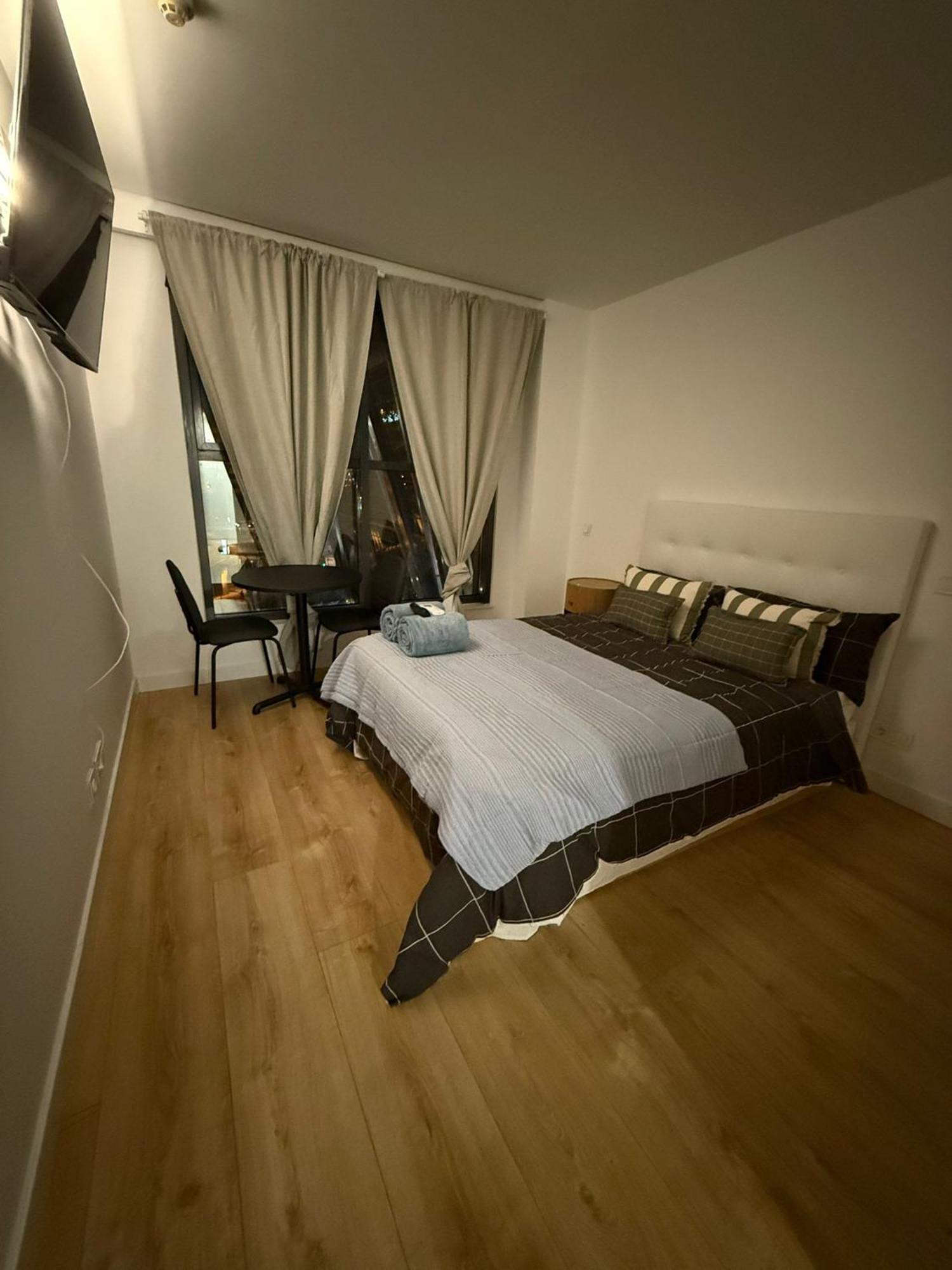 To Room Madrid Castellana Экстерьер фото